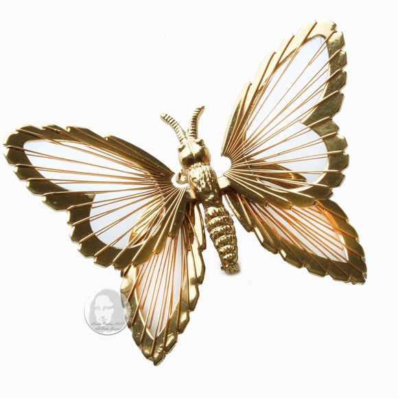 Vintage Butterfly Brooch Pin Gold Metal Figural Dimensional by Monet 1980s - Picture 3 of 10